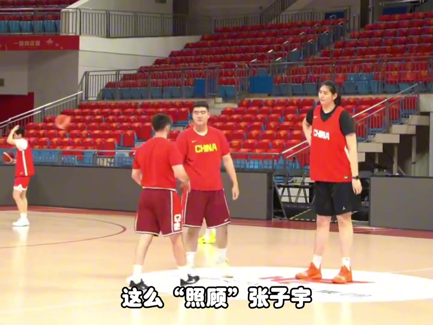 杨毅：张子宇千万别去WNBA 那边教练能像咱们教练这么照顾她吗？