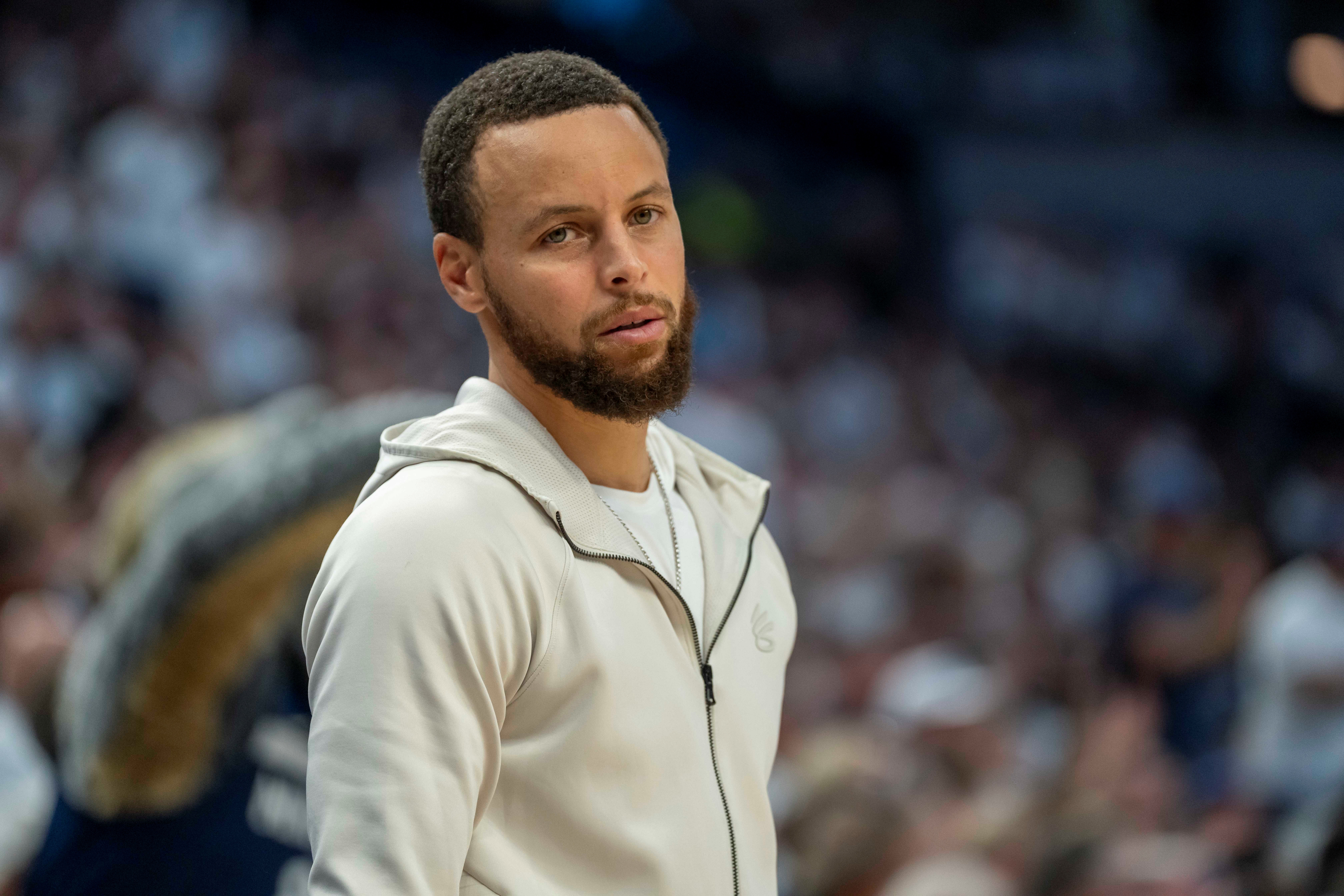 计划在NBA再打多久？库里：我不知道 我的合同还剩两年👀