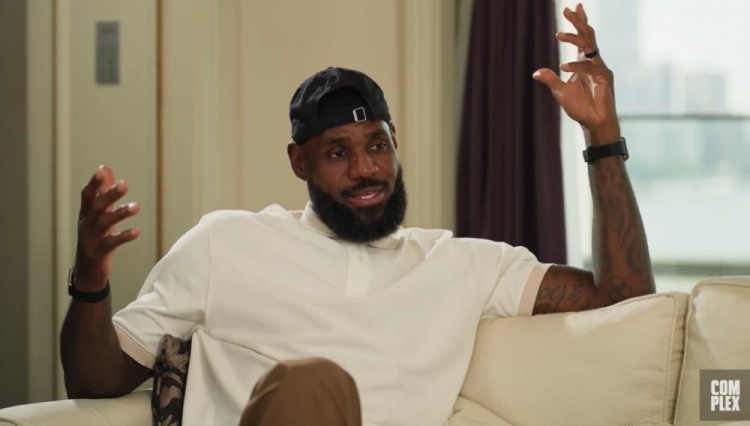 詹姆斯：我对Drake始终充满爱意 我总是希望他一切顺利