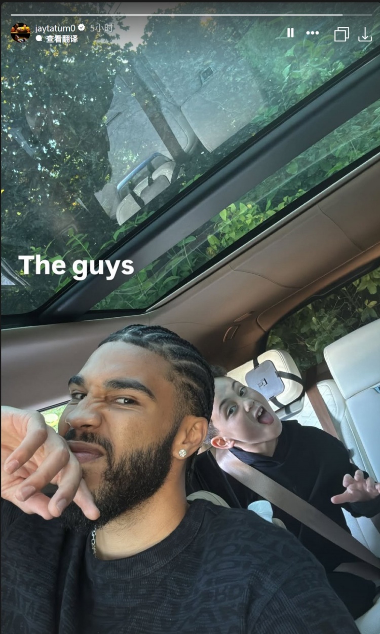 今天当奶爸！塔图姆晒父子自拍 和小Deuce一起摆鬼脸