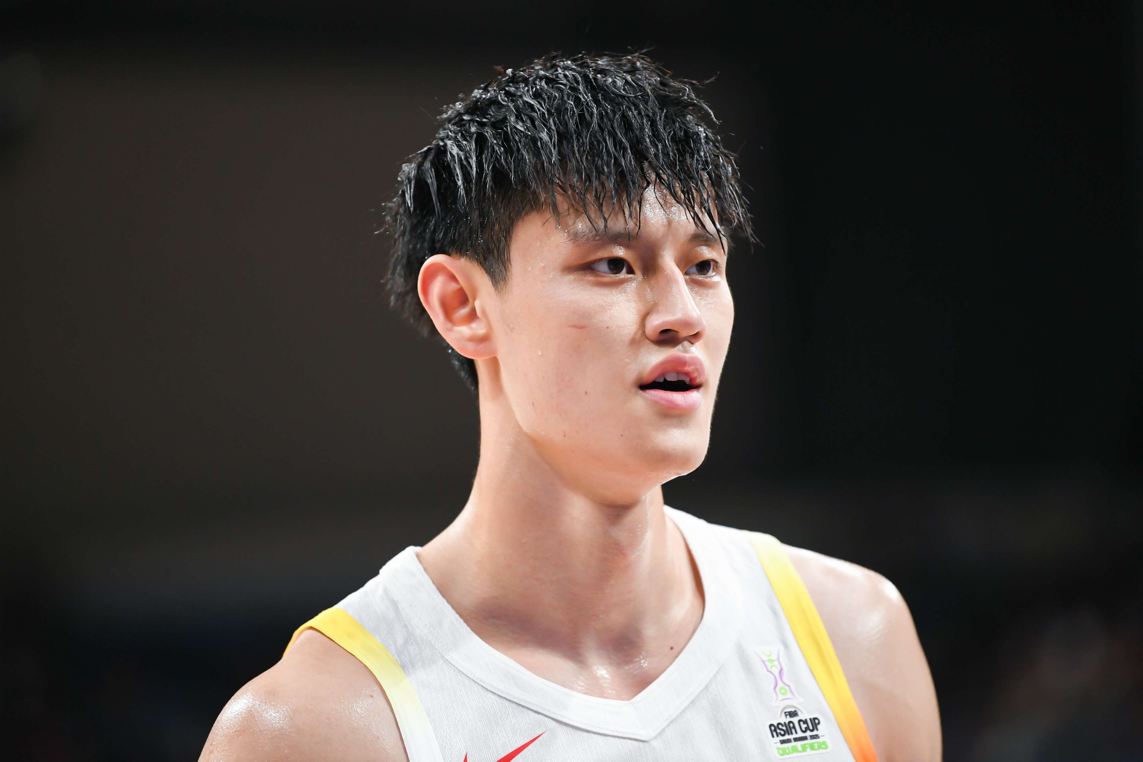 还剩一个双向合同位置！媒体人：对曾凡博最终留在篮网持乐观态度