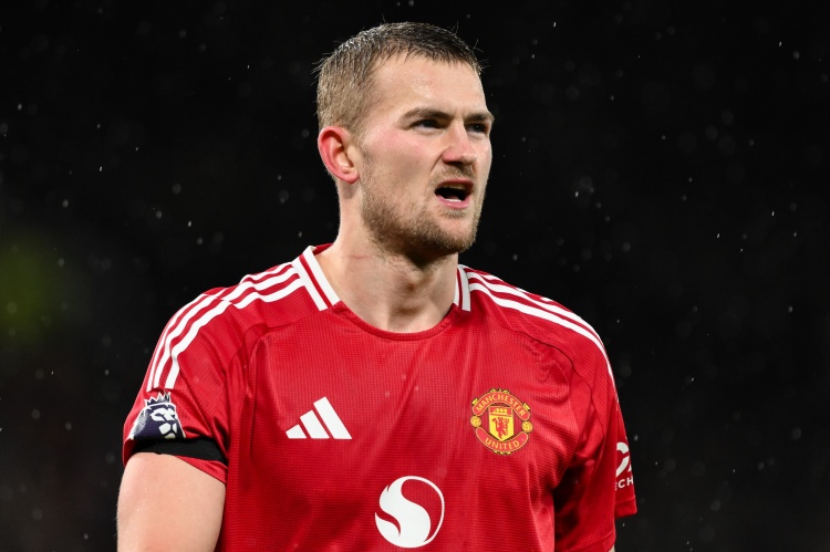 费迪南德：德里赫特的位置已不可撼动，现在他各方面都很稳健