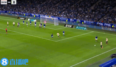 可惜啊，巴萨丢球前拉菲尼亚中柱，队友补射又被扑出