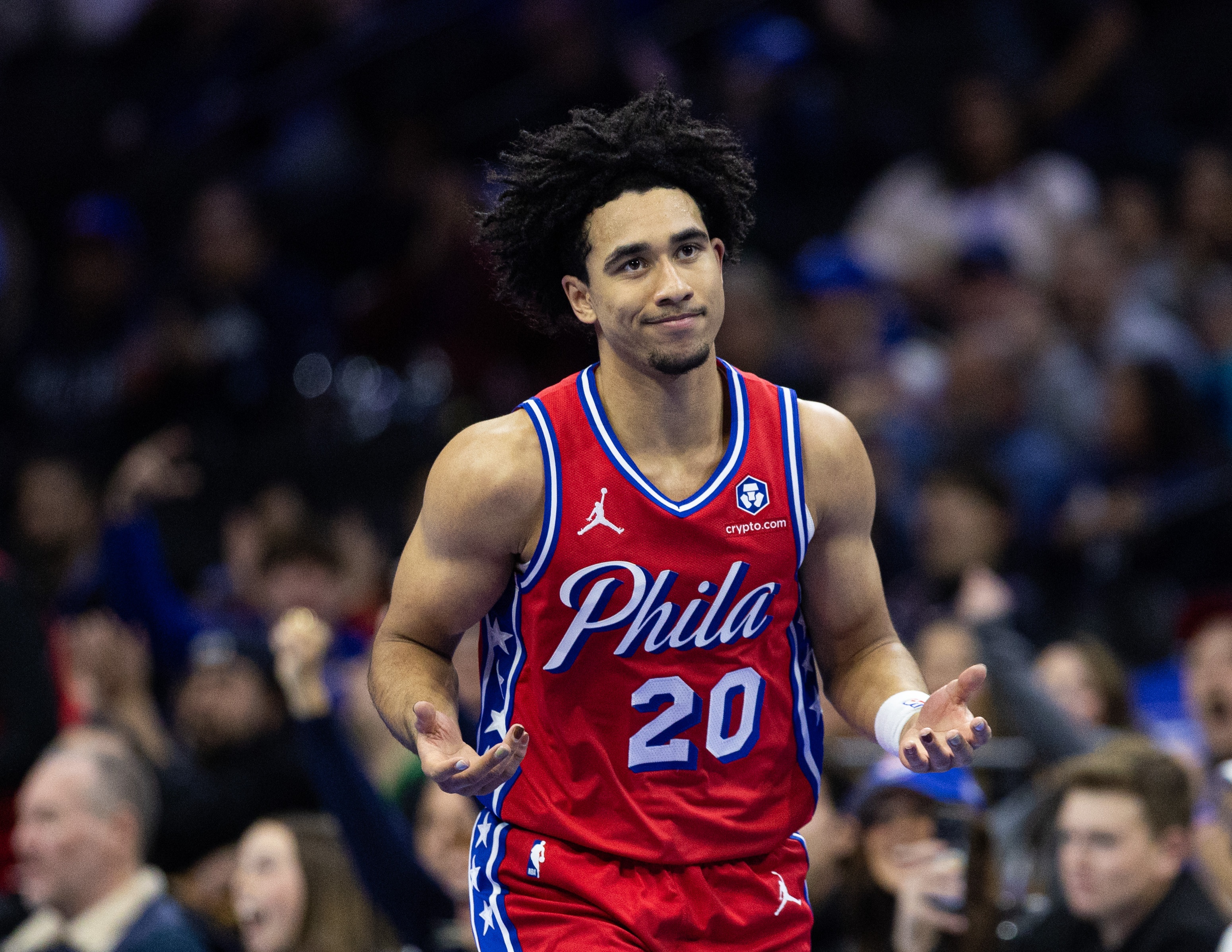 魔仙哥再遭重创！麦凯恩上赛季曾因左膝半月板撕裂赛季报销