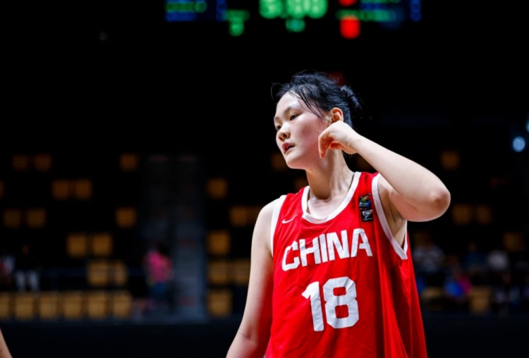 效率很高但机会不多！汤雅童全场5中4得8分3板