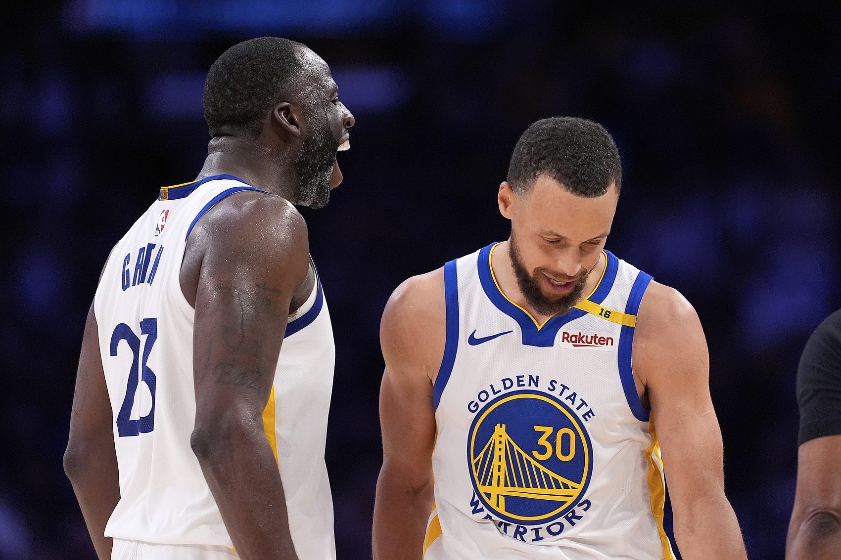 媒体人：篮球本身就是一项巨人运动 投射能力强的大个比小个吃香