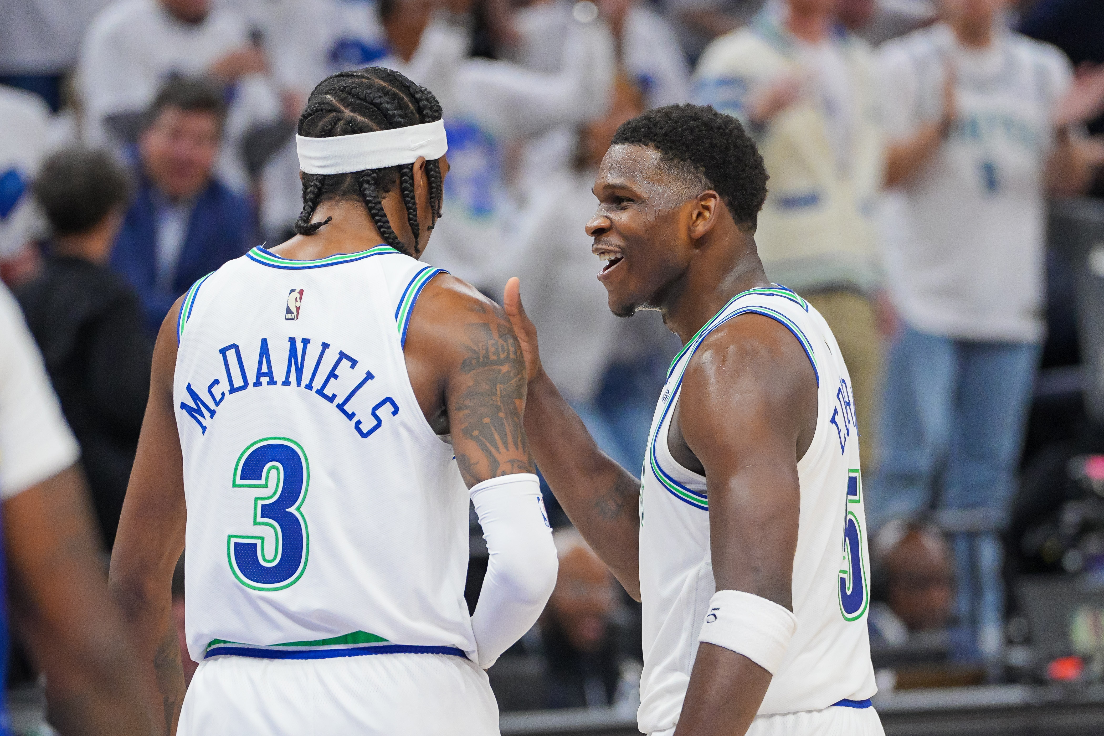 华子：不能让麦丹每天都去防对手最佳 我会主动站出来承担这任务