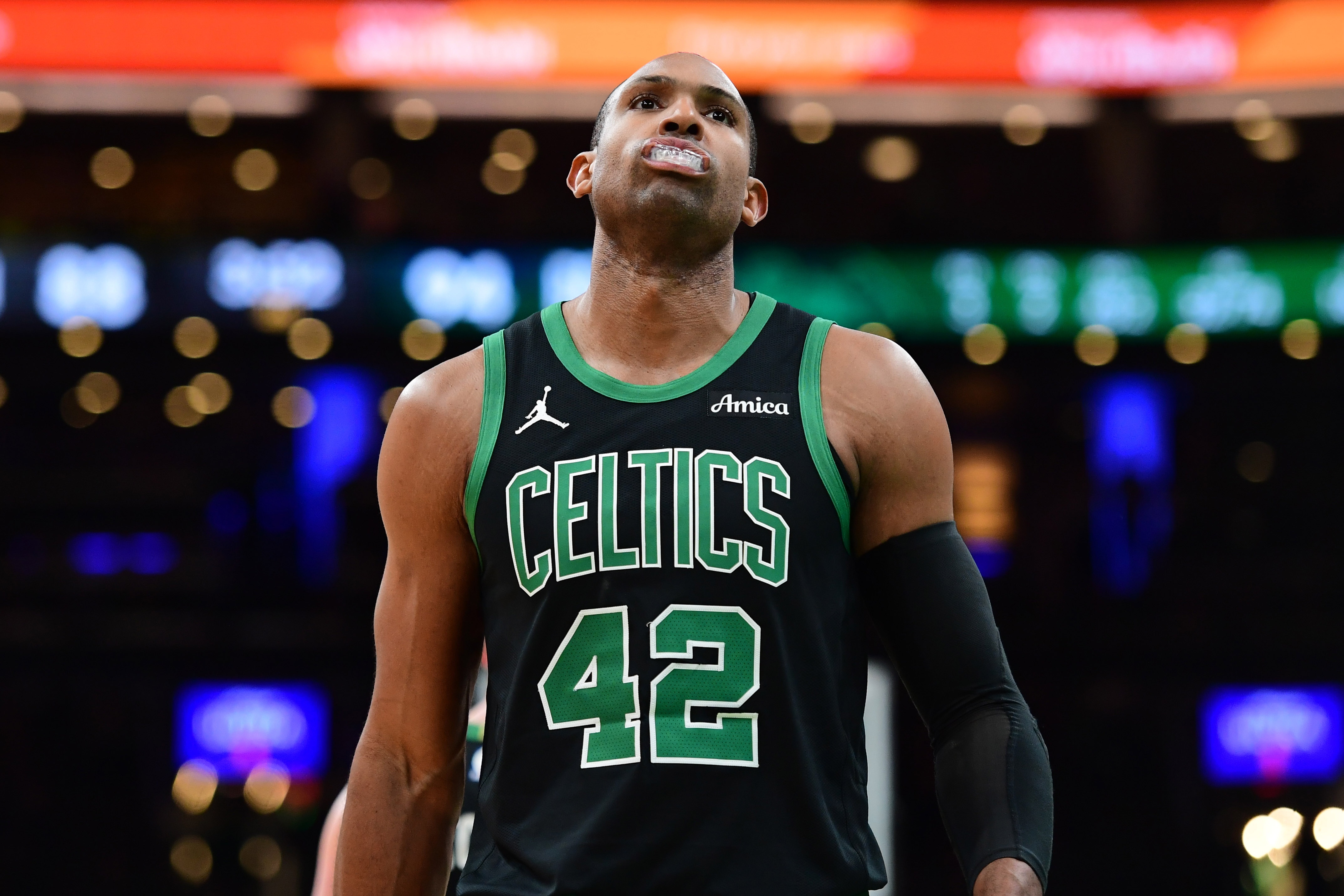 霍福德不打背靠背？邓利维：是的&我们会监控 轮换球员能帮助球队