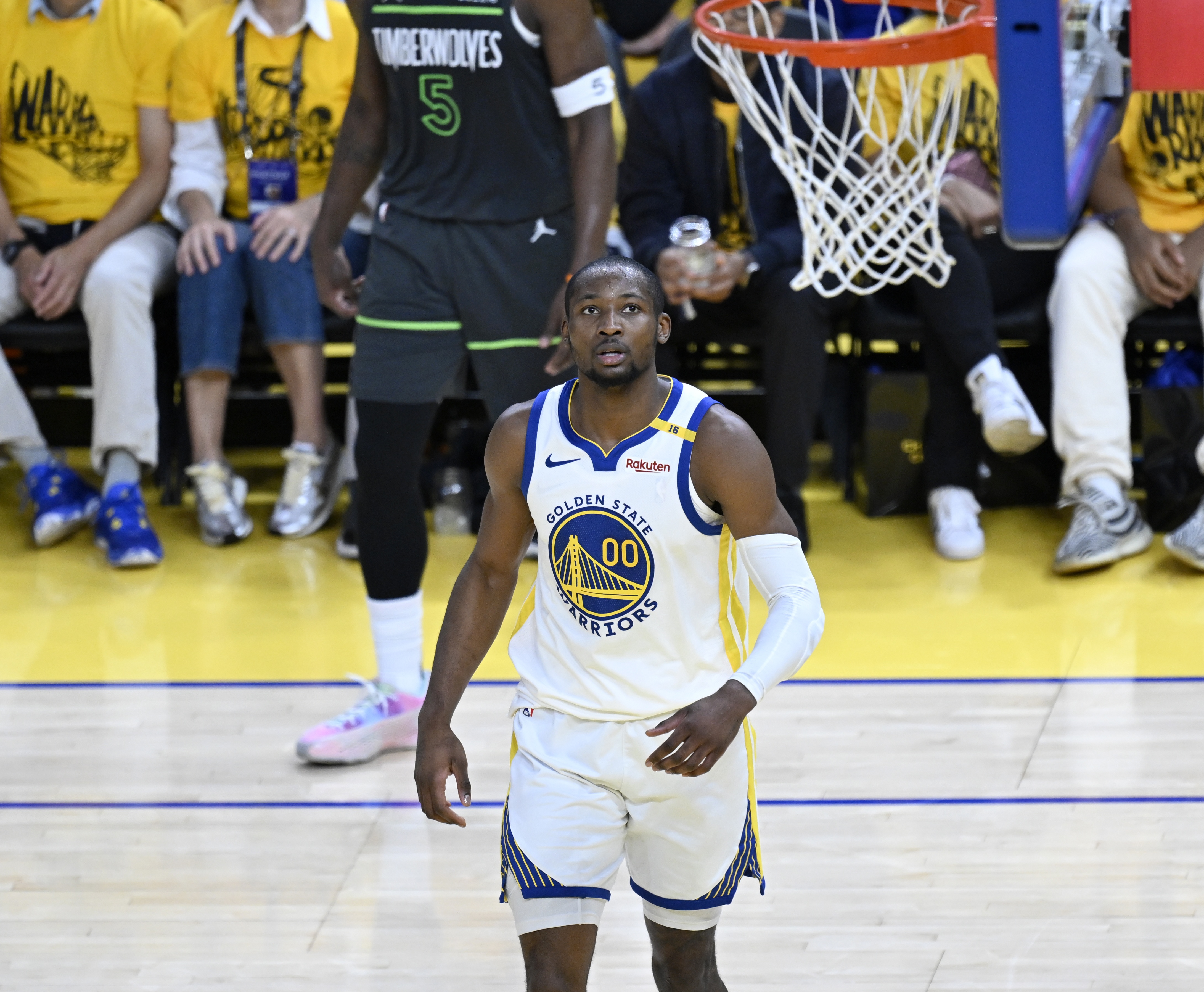 库明加是否想长期留队？邓利维：他签下了合同 这就是最好的证明