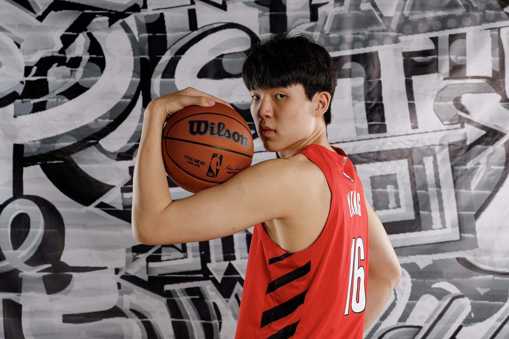 格兰特：杨瀚森已掌握不少跑位和配合 不会英语让沟通出现问题