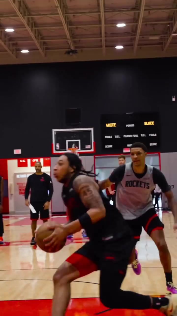 火箭训练营花絮：杜兰特持球单打翻身后仰 申京亚当斯肆虐内线
