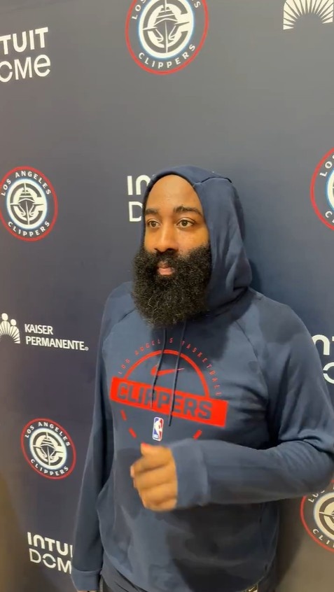 哈登：上赛季工作量过重 而现在我能有更多接球投机会 可以更高效