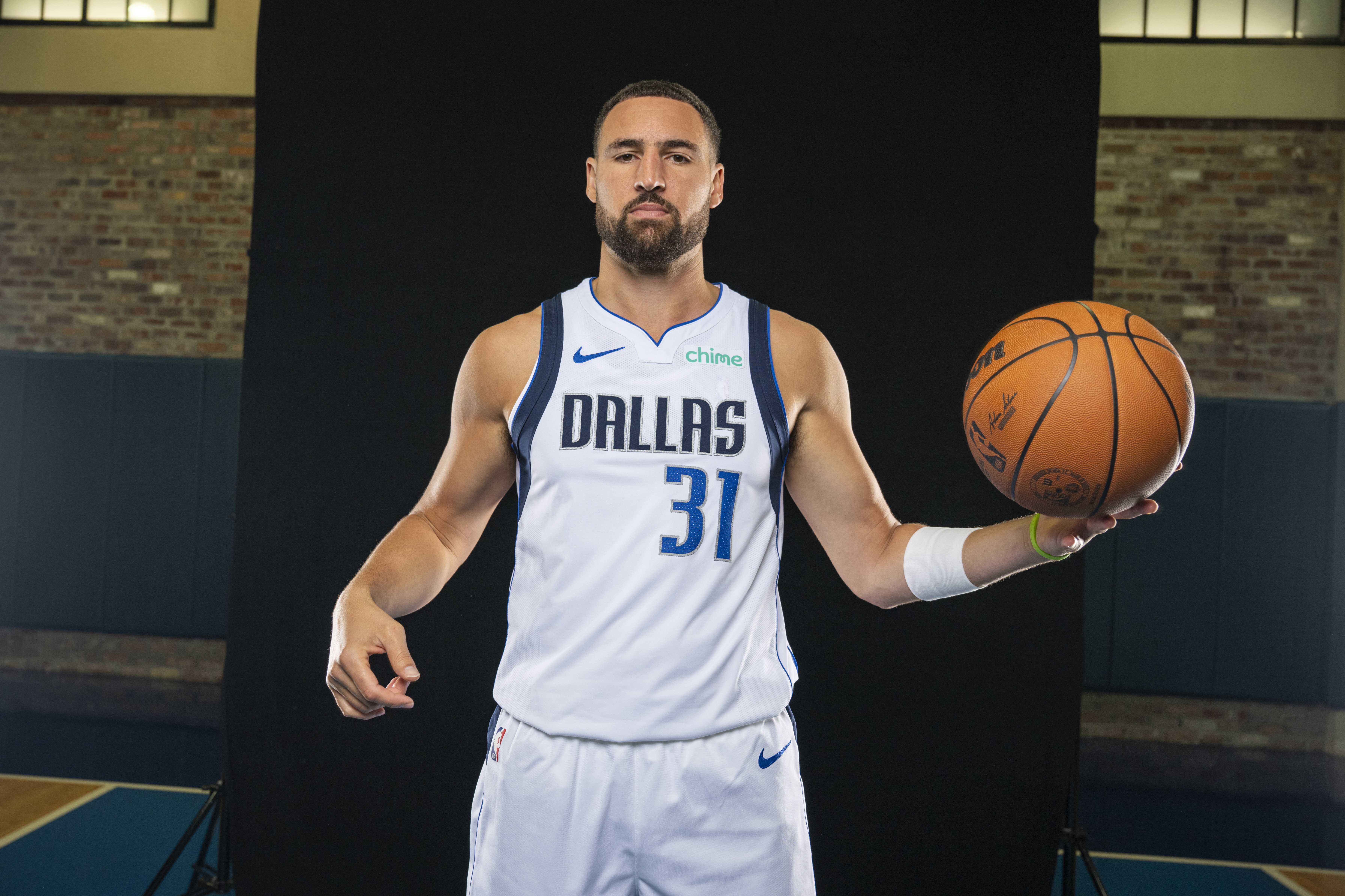 克莱：我们有理由成为防守效率最高的队 队里有很多攻防一体球员