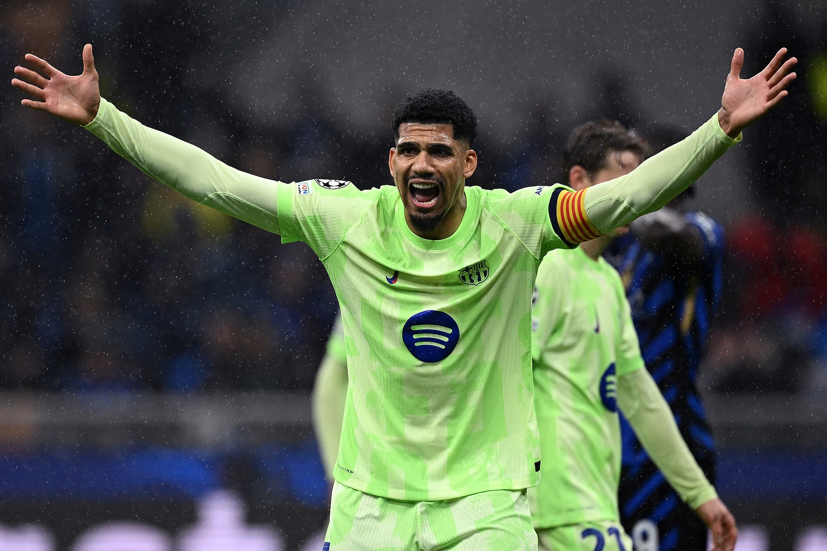 卡拉格：阿劳霍关键战拉胯，巴萨想要有所作为必须卖掉他