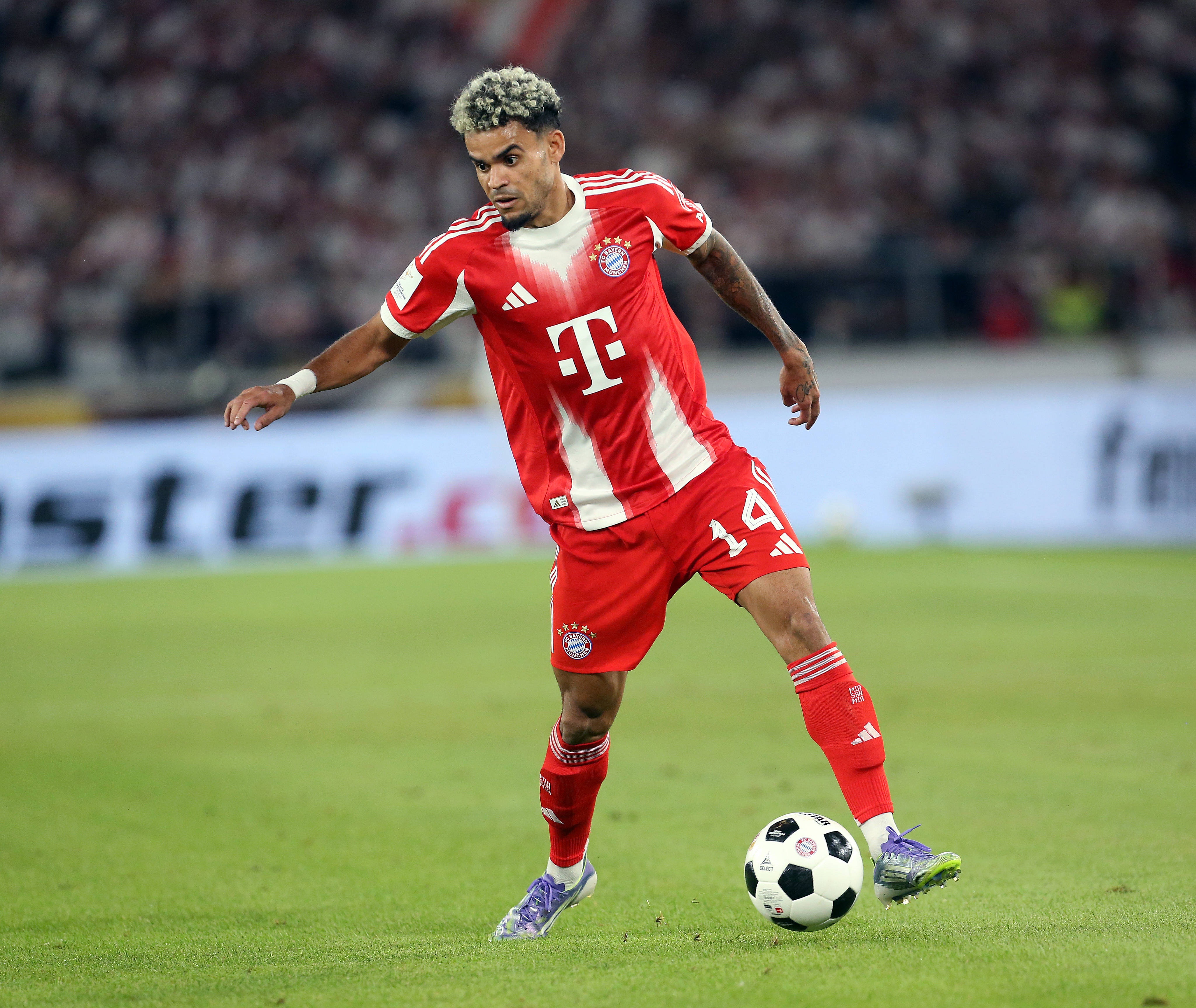 迪亚斯前6场德甲参与9球持平哈兰德，04-05赛季以来仅次于凯恩