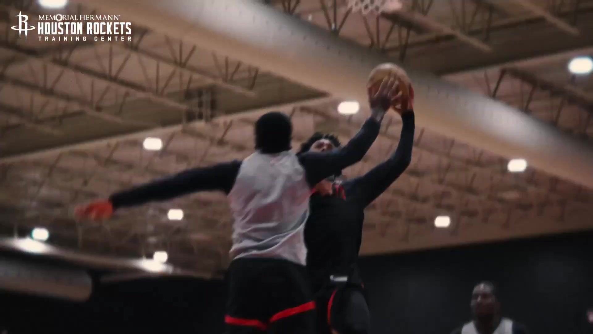 火箭官方晒新赛季训练营集锦：让他们说去吧 结果会告诉你答案