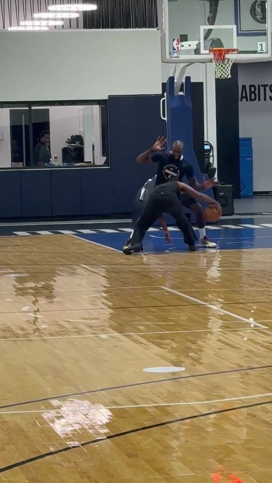 感觉快复出了啊！欧文今日训练后继续加练 看着状态不错