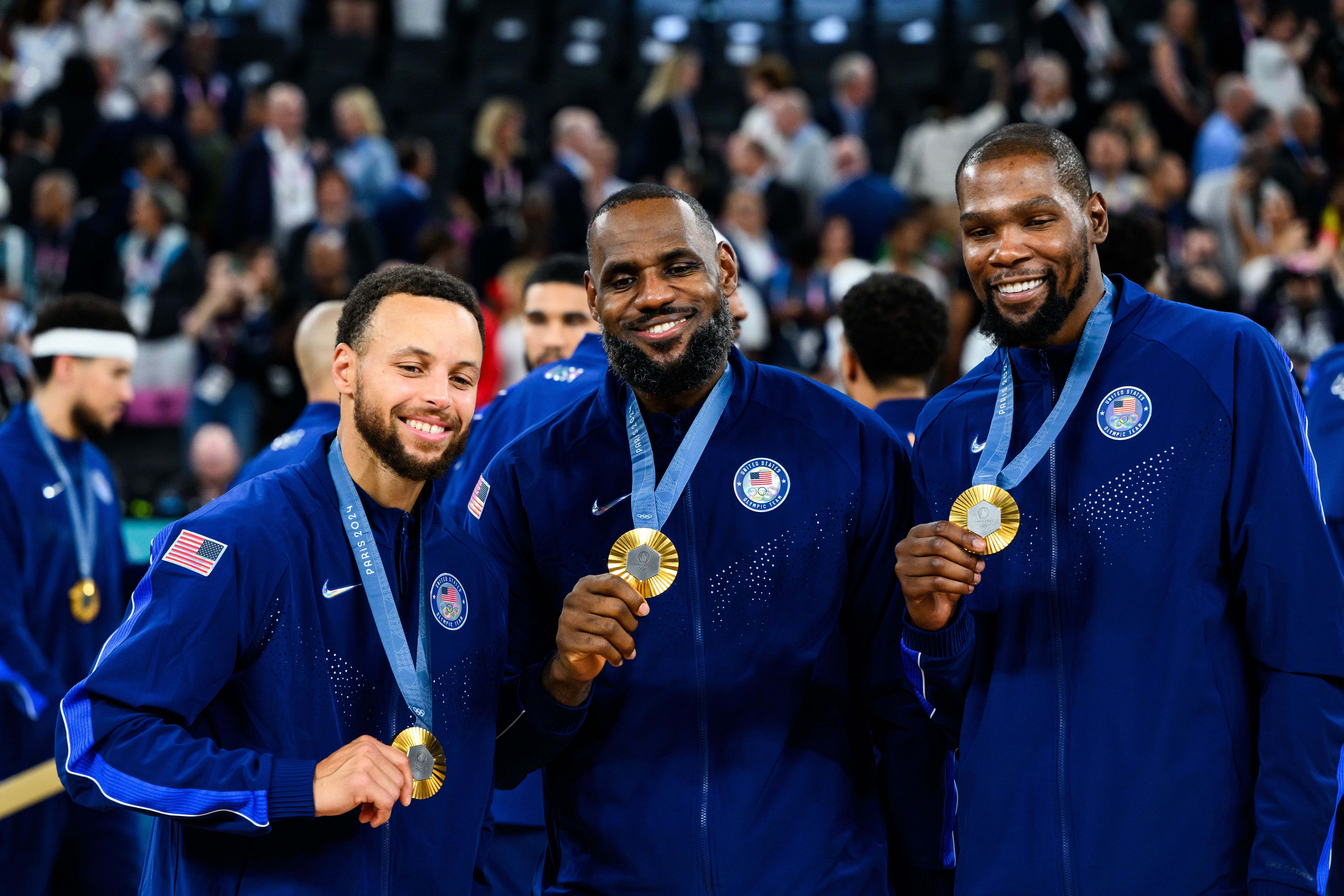 美媒发问：退役前谁能先夺冠？詹姆斯or杜兰特or库里？