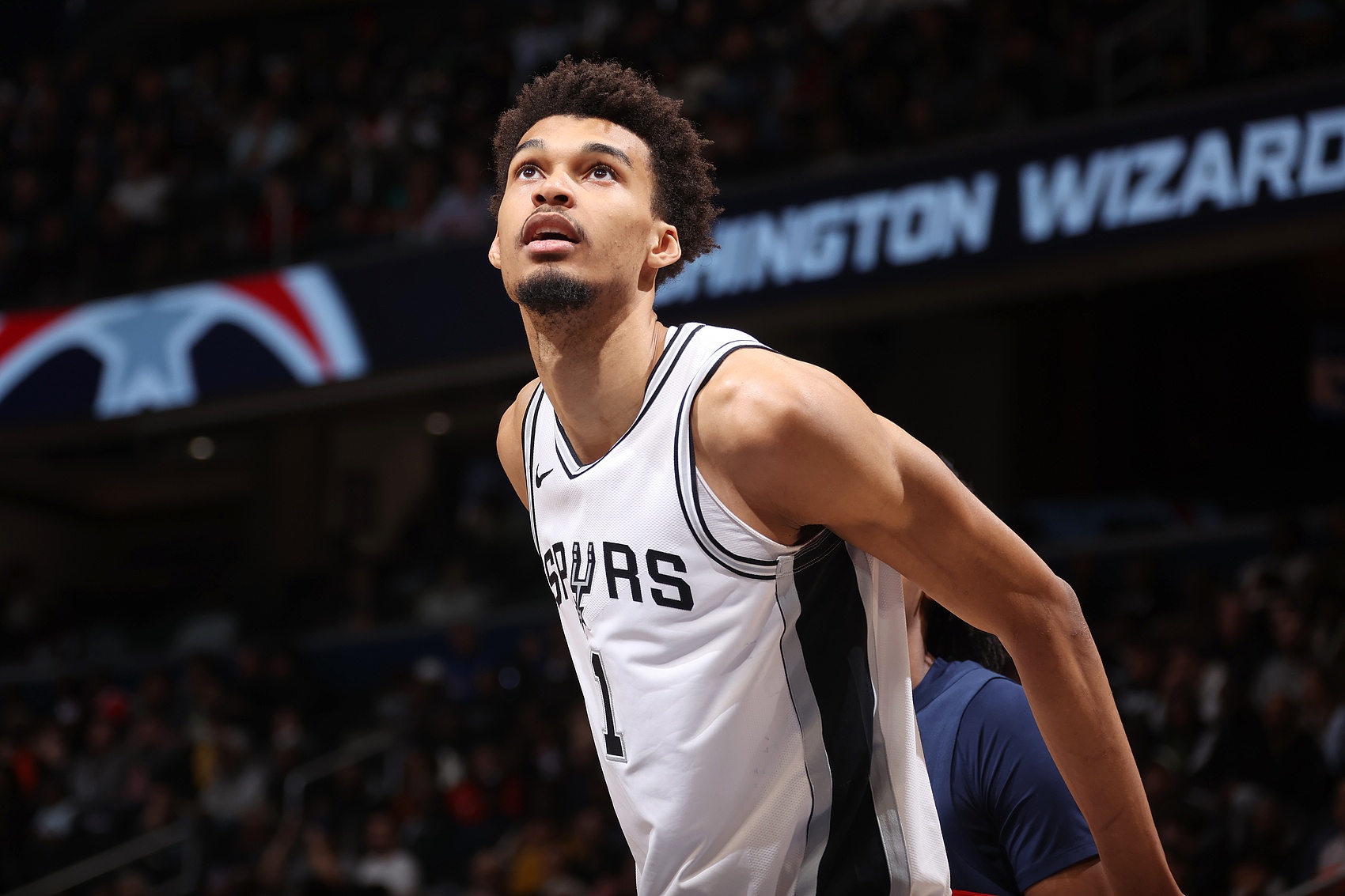 Lowe：马刺可能会与快船&湖人&勇士争夺西部第6 不用打附加赛