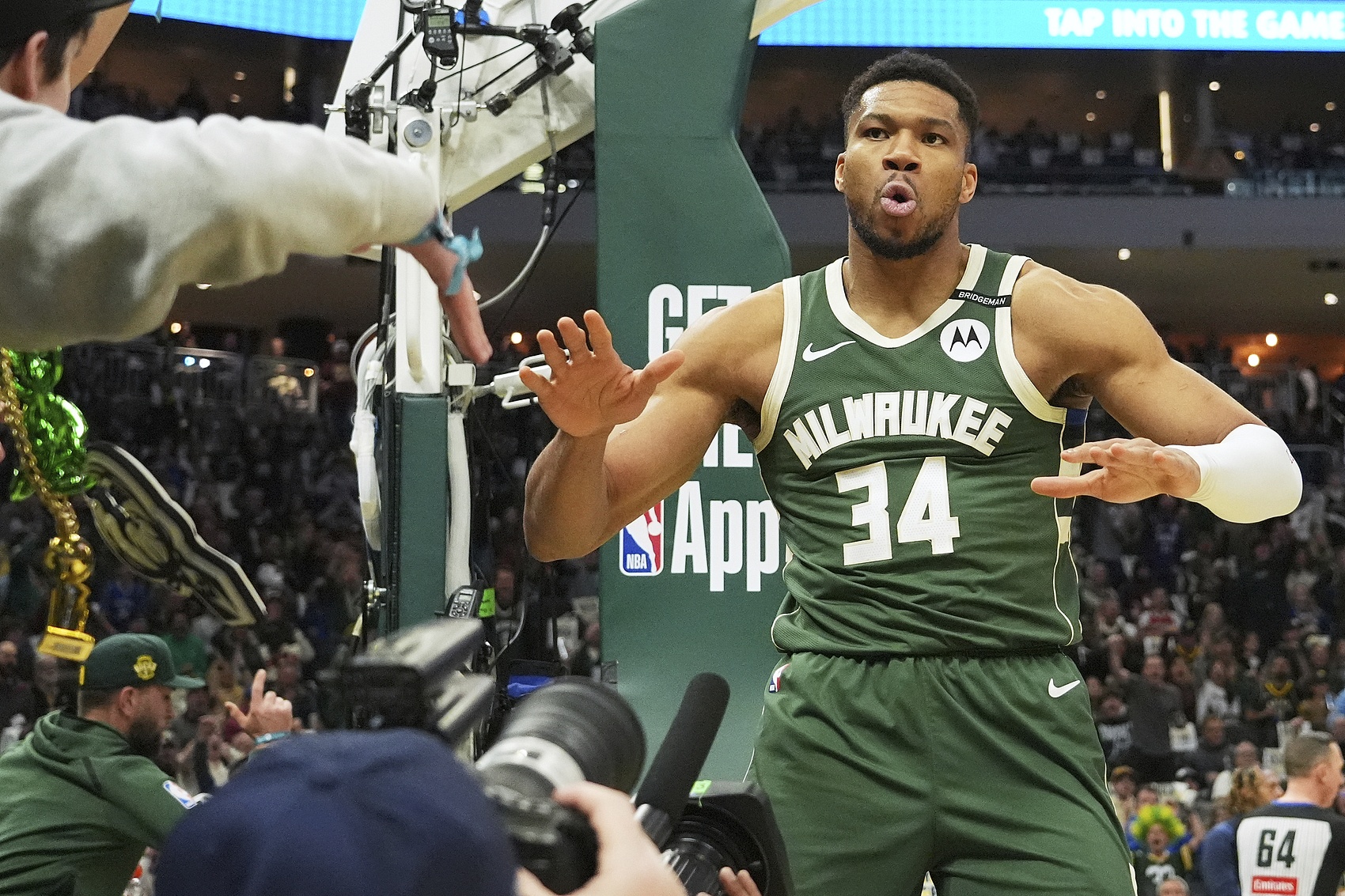 帕金斯：字母哥想走但他不敢说 雄鹿也懂但在装傻