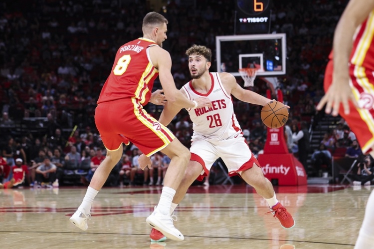 申京：我感觉自己更壮了持球时速度更快了 无球还在继续适应提升