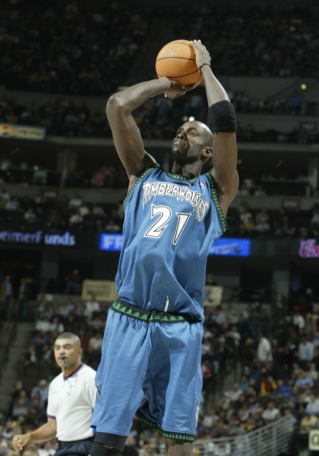 冷知识！加内特是唯一一位对阵过72胜公牛和73胜勇士的球员