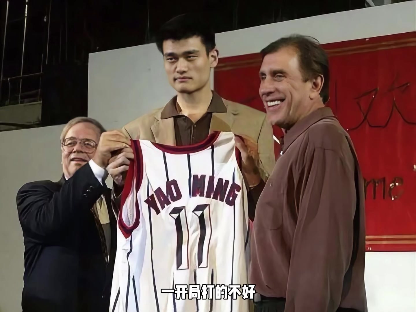 杨毅：巴克利说姚明19分他就亲驴屁股 后者说那他每场18分就好了