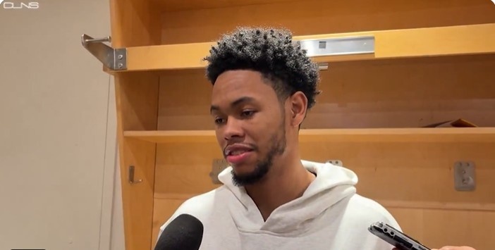 安芬尼-西蒙斯谈绿军首秀：开始有点紧张 后面就按自己节奏打球了