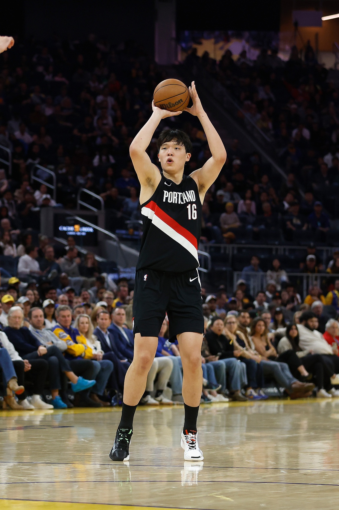 杨瀚森本场防守压力比打勇士更大 所有问题在季前赛暴露都非坏事