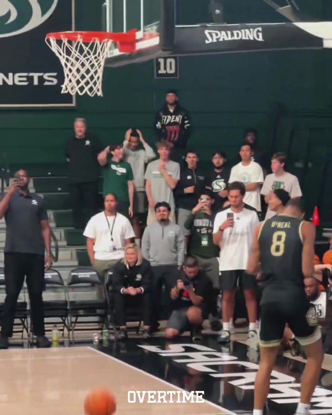 这四扣什么水平？奥尼尔二儿子沙基尔拿到校队扣篮大赛冠军！