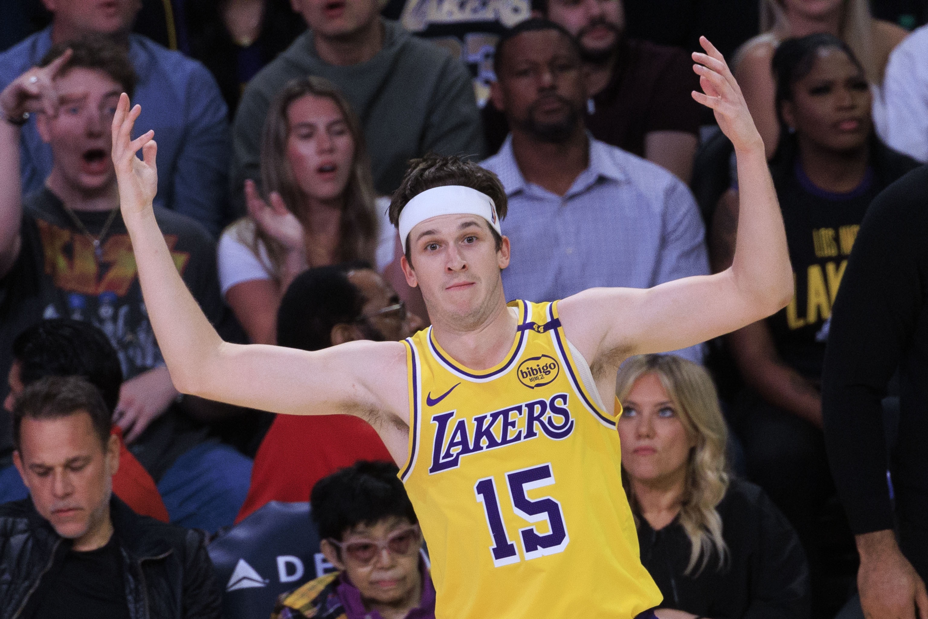 艾顿：之前防守里夫斯经常被他搞得一头雾水 现在他是我队友了