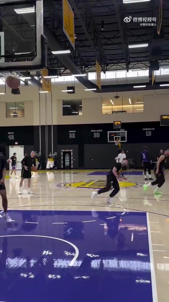 无惧干扰！绕桶接球三分连续命中 东契奇最新训练动态来袭